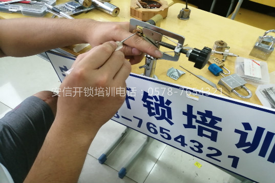 庆云学开锁锁换锁